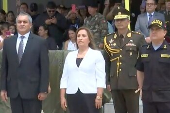 Dina Boluarte en homenaje a policías fallecidos en el VRAEM
