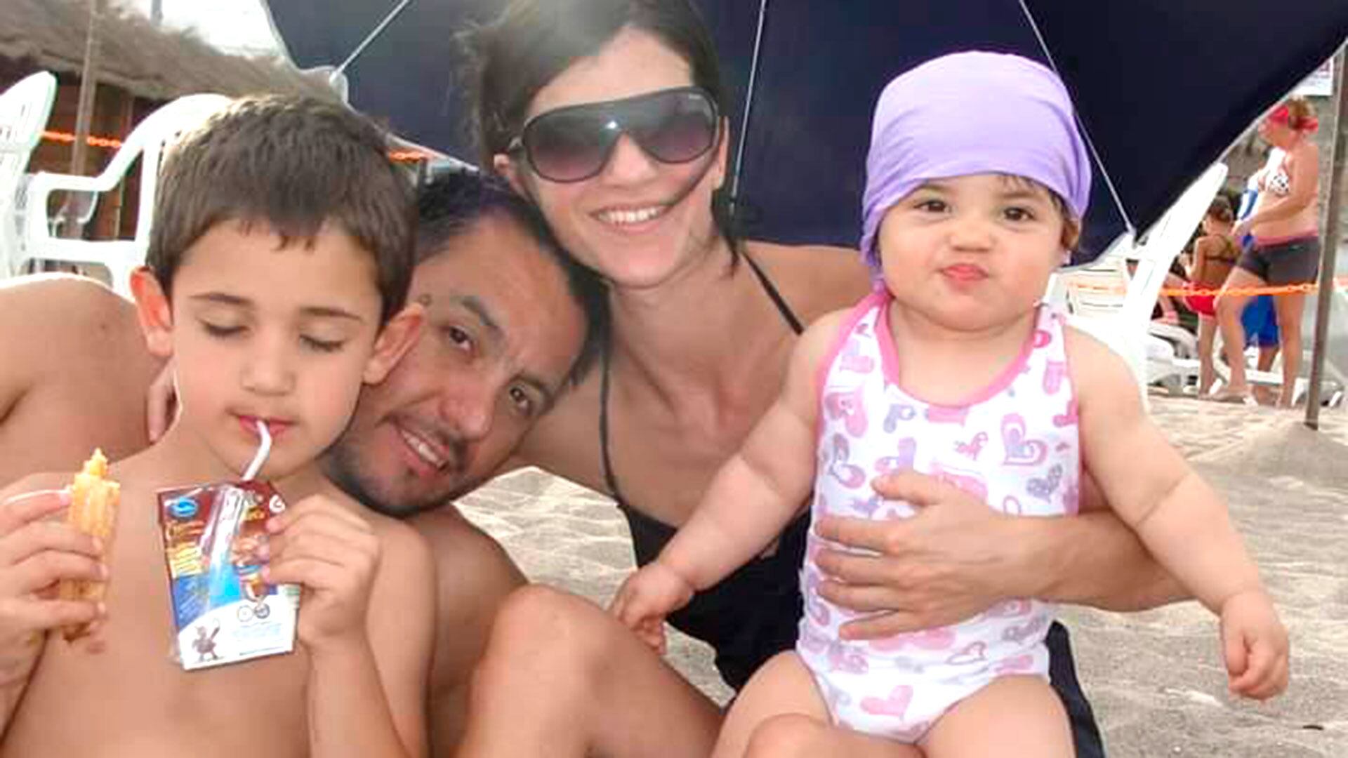 Martina, una de las víctimas junto a su familia