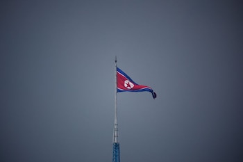 Durante la reunión, Kim habló del “fortalecimiento de las unidades de primera línea en la frontera sur y la conversión de la línea fronteriza en una fortaleza inexpugnable” (REUTERS)