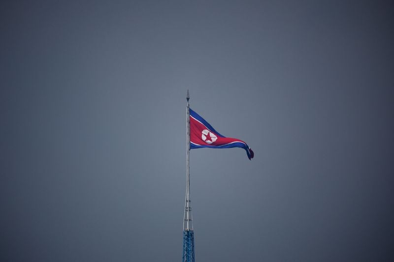 Durante la reunión, Kim habló del “fortalecimiento de las unidades de primera línea en la frontera sur y la conversión de la línea fronteriza en una fortaleza inexpugnable” (REUTERS)