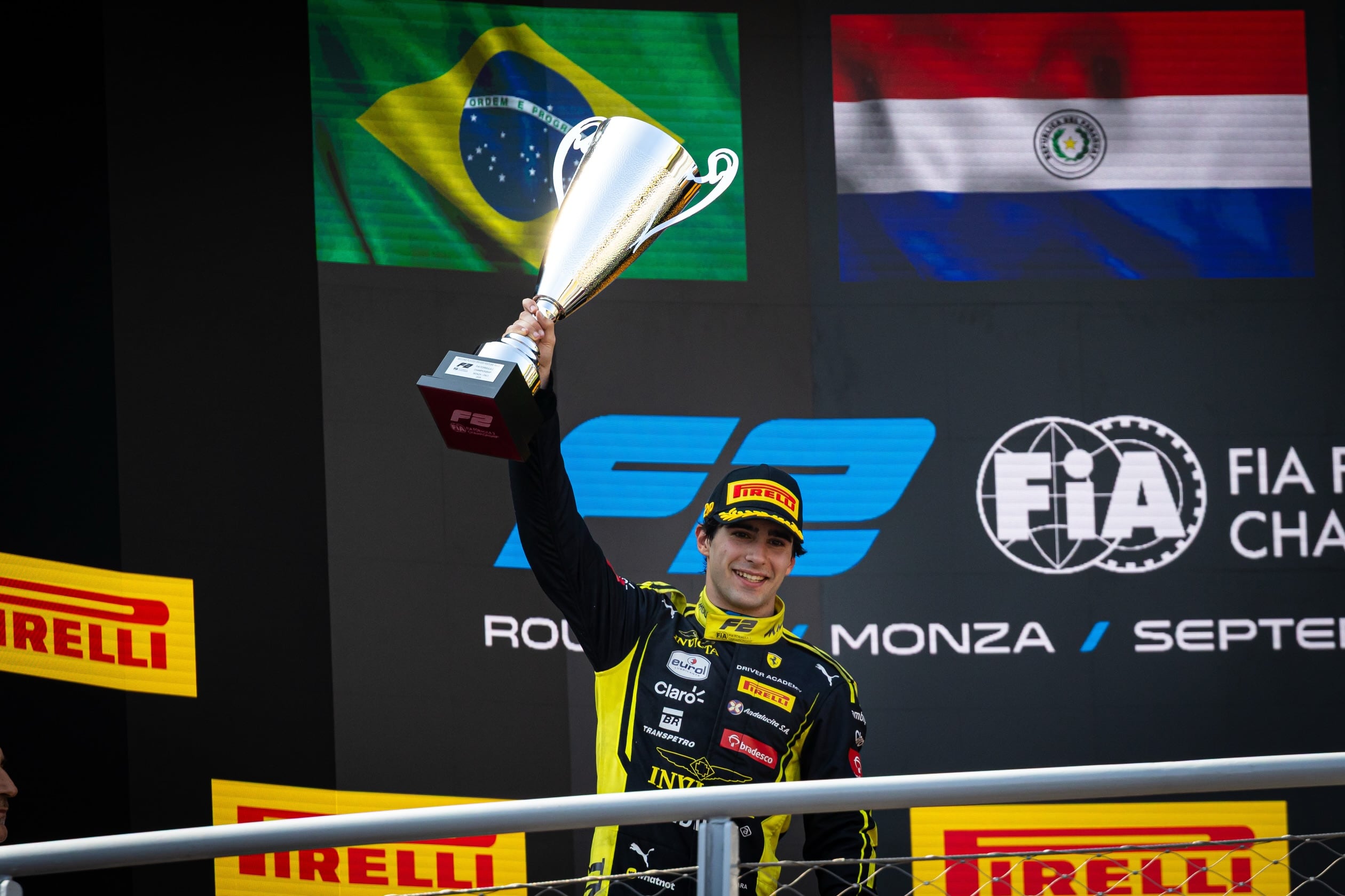 Rafael Cámara salió campeón de la Fórmula 3 y pelea el título en la Fórmula 2 (@rafaccamara88)