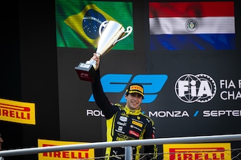 Rafael Cámara salió campeón de la Fórmula 3 y pelea el título en la Fórmula 2 (@rafaccamara88)
