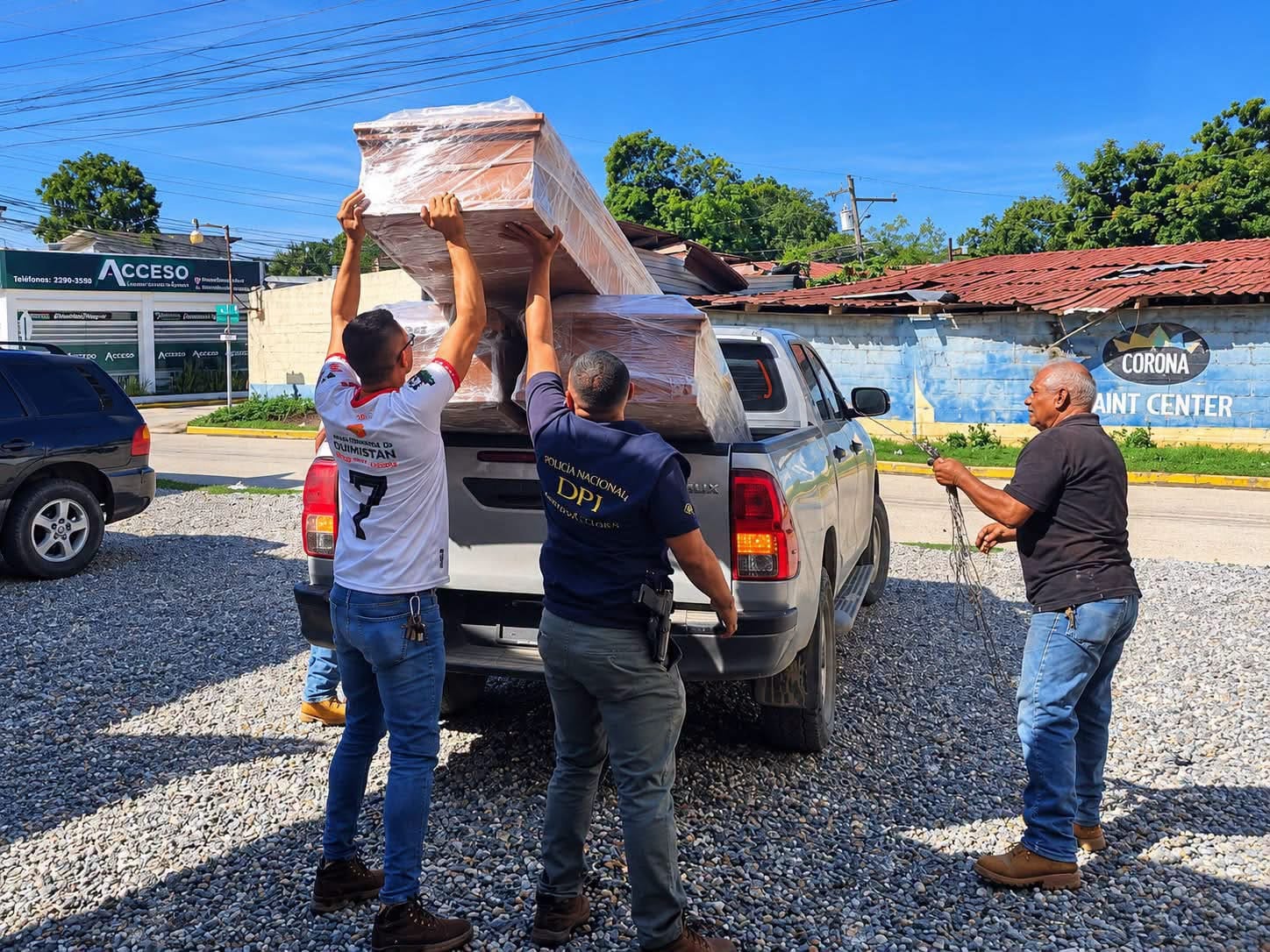 La masacre de San Miguelito, Quimistán, dejó tres hombres muertos y activó un despliegue de policías, investigadores y fiscales para identificar a los responsables. (Foto: Cortesía / redes sociales)