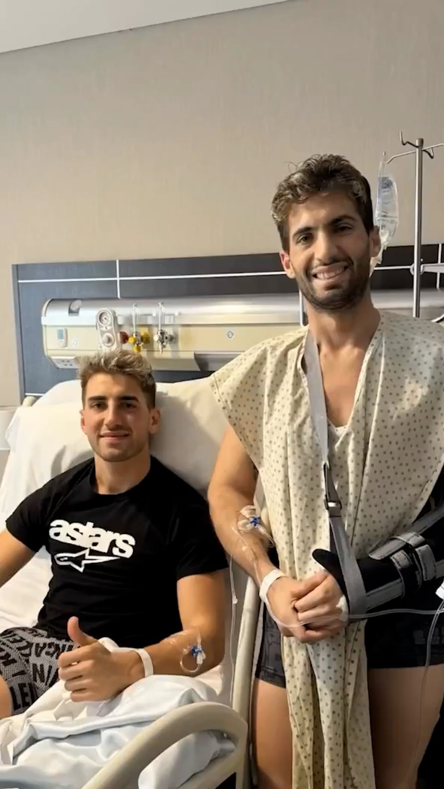 Luciano y Kevin Benavides cuando compartieron la habitación en un hospital luego de sus accidentes en 2024. Ambos se ayudaron y se hicieron más fuertes