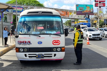 Los ciudadanos pueden solicitar auxilio vial gratuito en El Salvador marcando el número 2510-0199 del programa MOPT Asiste, disponible para emergencias de tránsito. (Foto: VMT)
