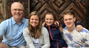 La familia McLean viven Chapel