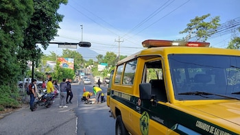 Dos adultos mayores fueron atropellados en San Salvador, uno de ellos murió tras el accidente