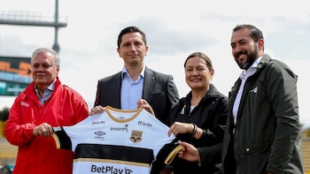 Críticas al nuevo escudo e