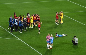 Soccer Football - FIFA Women's World Cup Australia and New Zealand 2023 - Final - Spain v England - Stadium Australia, Sydney, Australia - August 20, 2023 Spain celebrate winning the World Cup final REUTERS/Jaimi Joy