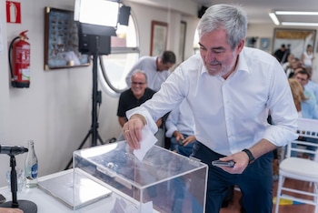03/10/2026 Fernando Clavijo consigue el apoyo unánime de CC en su candidatura a la Presidencia de Canarias en 2027.
El Consejo Político Nacional (CPN) de Coalición Canaria ha proclamado este sábado por unanimidad a Fernando Clavijo candidato de la formación nacionalista a la Presidencia de Canarias en las elecciones autonómicas de mayo de 2027.
POLITICA
CC