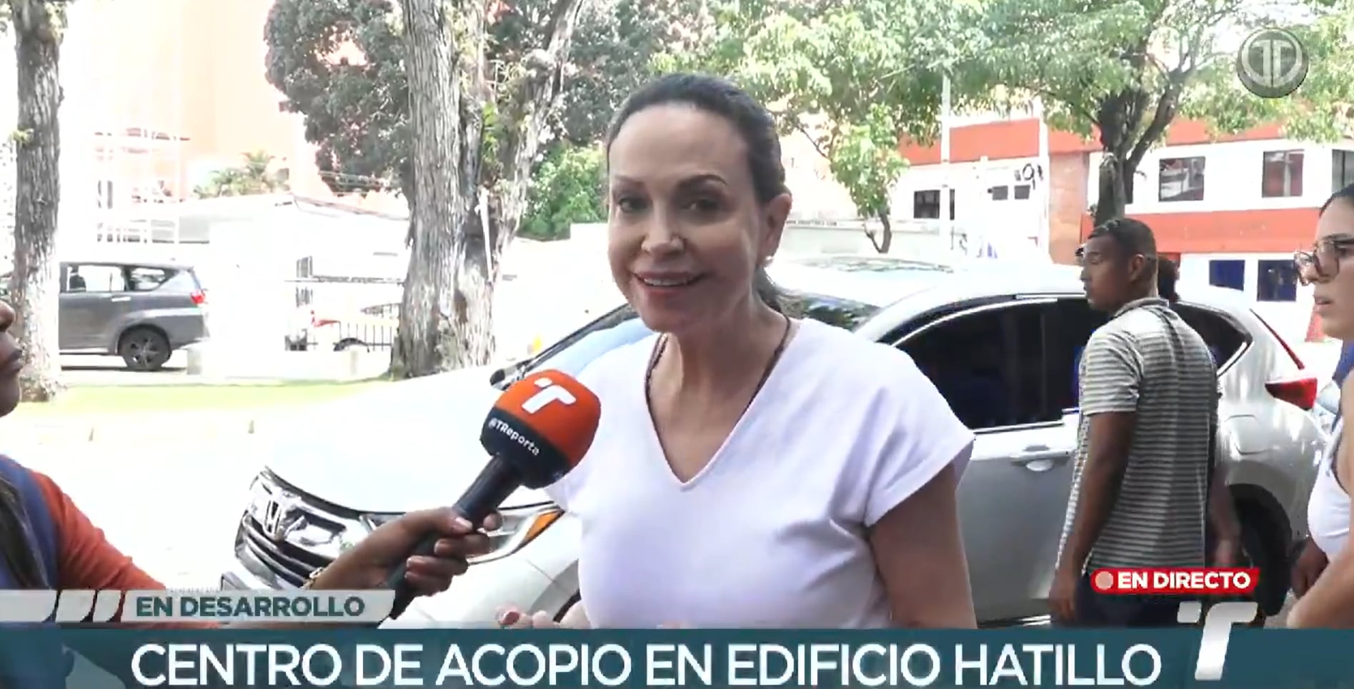 María Corina Machado visitó un centro de acopio en El Hatillo para respaldar a los afectados por el terremoto en Panamá. (Cortesía: Telemetro)