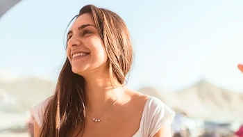 La joven se escondió junto