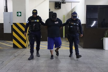 La investigación relaciona al detenido con dos cadáveres desmembrados que aparecieron en Mixco en noviembre de 2024.