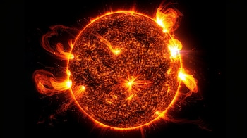 Las llamaradas solares grandes alcanzan