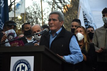 Carlos Acuña, cotitular de la