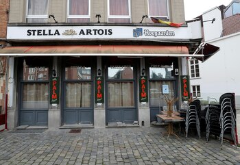 Un bar cerrado en las