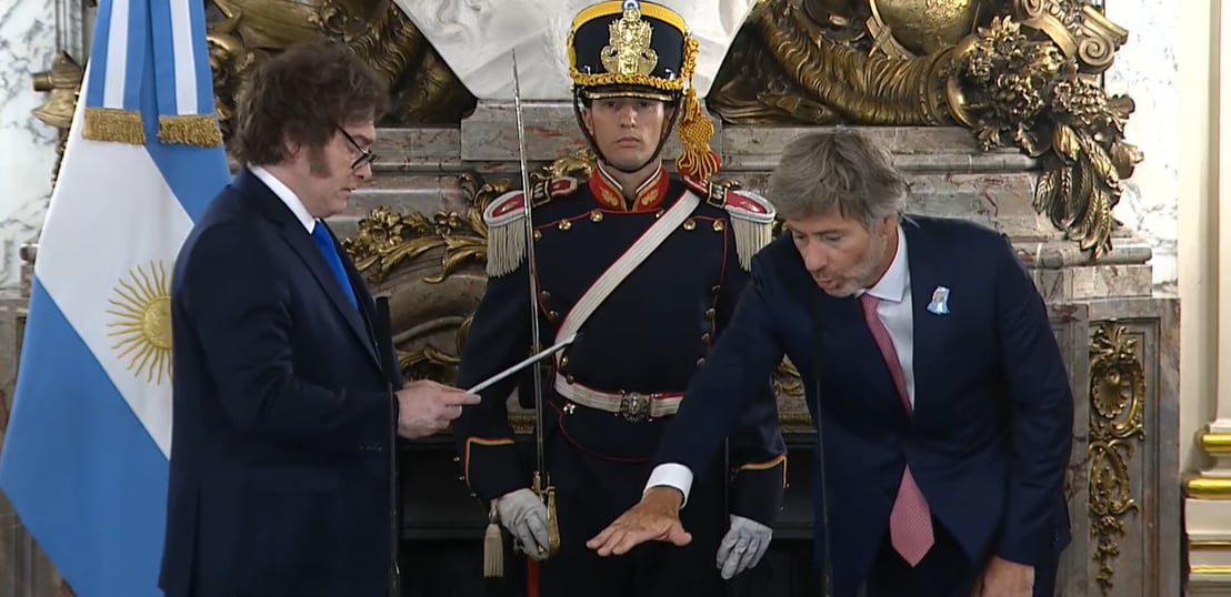 Javier Milei le toma juramento a Juan Bautista Mahiques en la Casa Rosada