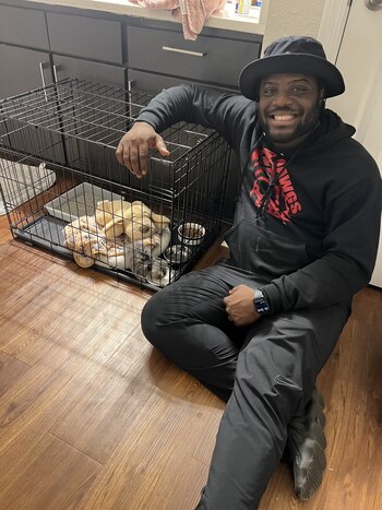 El policía conviviendo con el