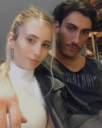 Tomás Holder y su novia,