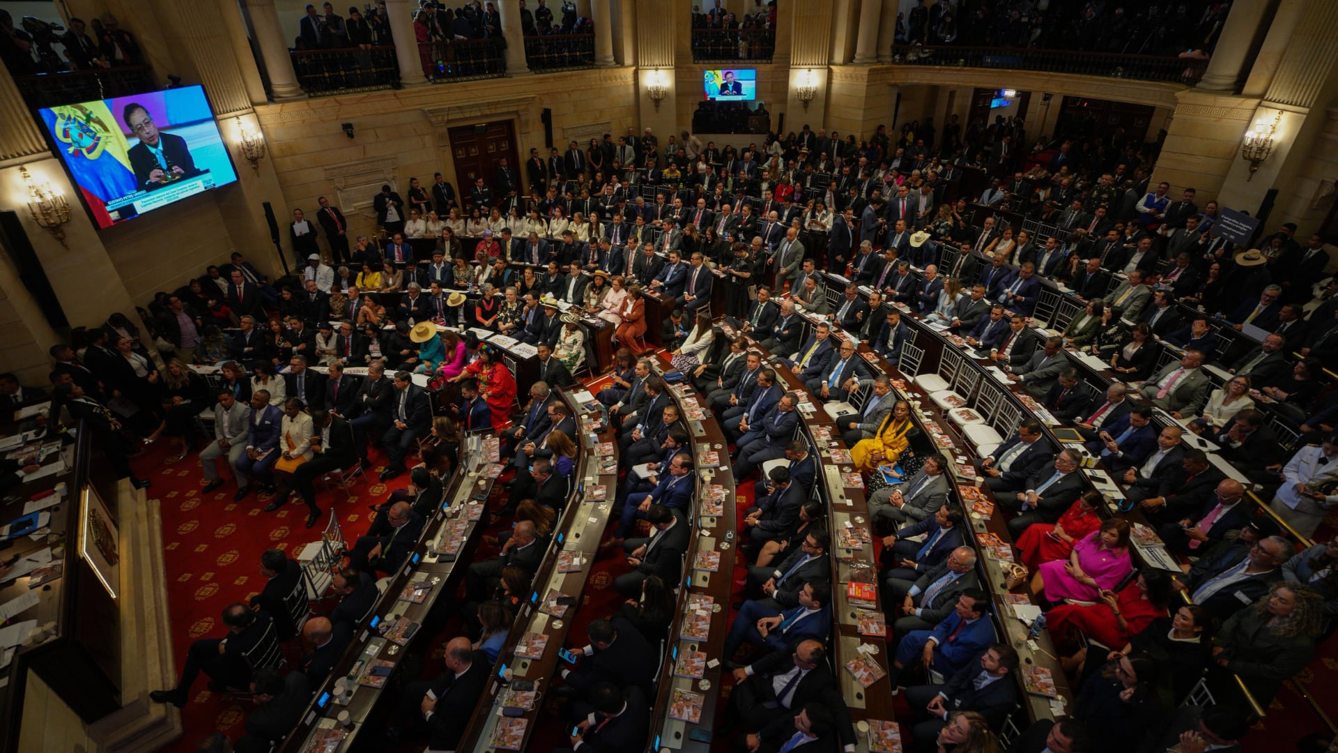 Estas son las familias políticas que buscan tomarse el Congreso en el 2026: primos, esposos y otros parientes de senadores y representantes