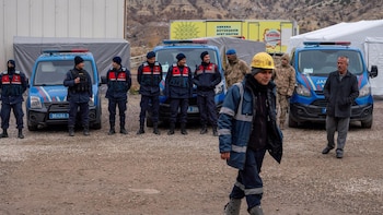 Al menos cinco mineros muertos por un derrumbe en una mina del oeste de Turquía