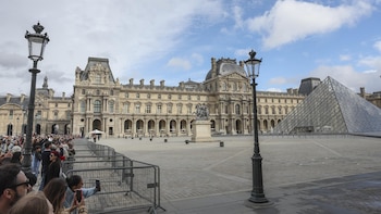El museo del Louvre cierra