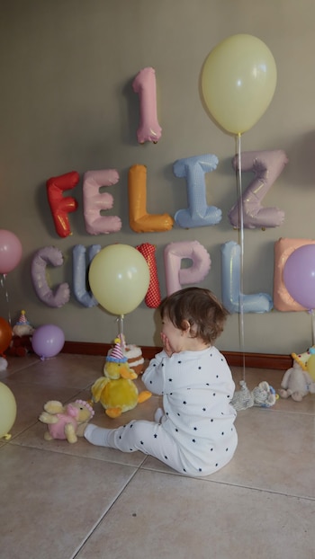 Alexis Mac Allister y Ailén Cova celebran el primer año de su hija Alaia