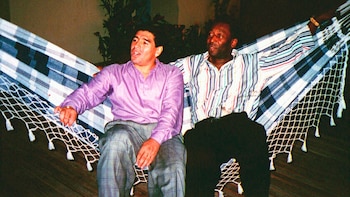 Los videos inéditos de un encuentro histórico entre Maradona y Pelé: de las mañas de los rivales a los defensores más duros