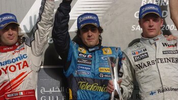 Alonso en el podio tras