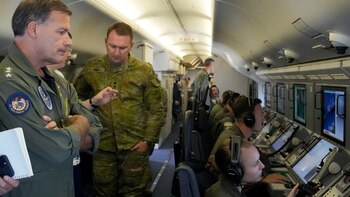 El almirante John C. Aquilino,