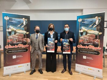 22-12-2021 Presentación de la XVII gala Internacional de Magia de la Diputación de Palencia..
Reconocidos magos de distintas partes del mundo ofrecerán cinco espectáculos únicos de magia, ilusionismo y humor en la VXII edición de la Gala Internacional de Magia de la Diputación de Palencia el próximo 6 de enero, que estará dirigida por el mago argentino Mirko Callaci.
POLITICA CASTILLA Y LEÓN ESPAÑA EUROPA PALENCIA
DIPUTACIÓN DE PALENCIA