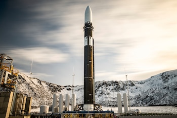 El vehículo espacial "Spectrum" en la plataforma en el Centro Espacial Andoya en Nordmela, Isla Andøya, Noruega, el 21 de marzo del 2025 (Brady Kenniston/Isar Aerospace, Photo Wingmen Media via AP)