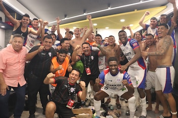 Los jugadores de Luis Ángel Firpo festejan juntos la obtención del boleto a la siguiente ronda de la Copa Centroamericana 2026 (Cortesía: @cdlafirpo_sv).