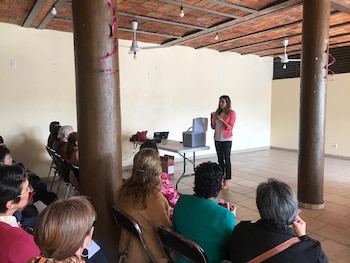 Estudiantes presentaron y entregaron el alimento a pacientes (Foto: Facebook: LNB Tec Campus GDL)
