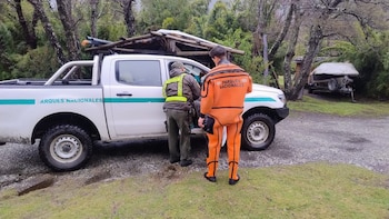 Desplegaron un importante operativo para rescatar a un hombre de 100 años que vivía frente al volcán Lanín
