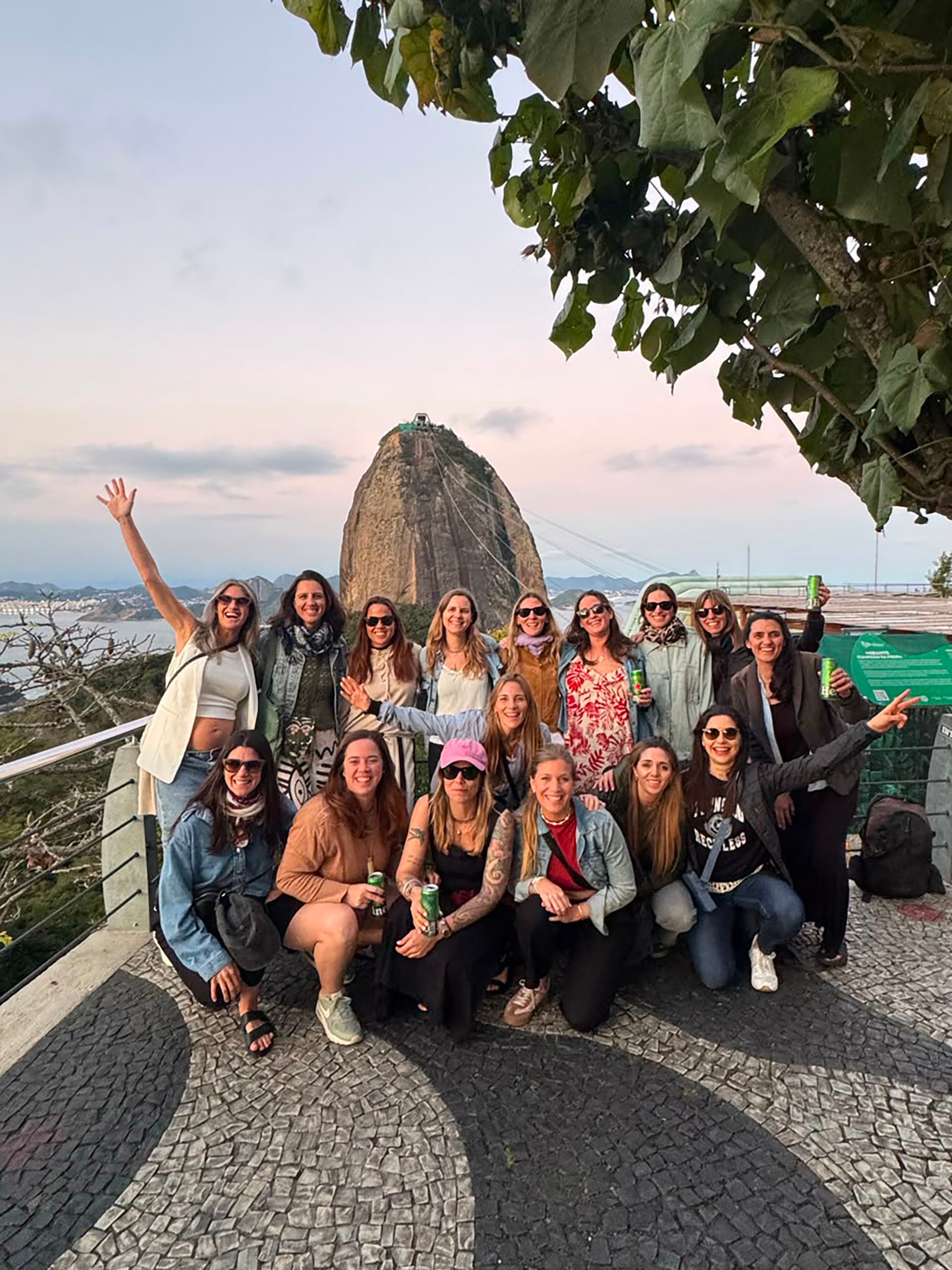 Las amigas disfrutaron de una excursión al Pan de Azúcar para obtener una de las mejores vistas de la ciudad