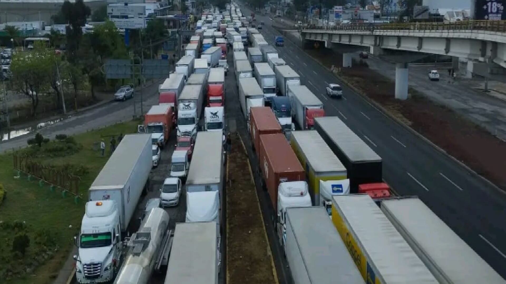 Durante cinco días consecutivos, quienes transiten por la autopista México-Querétaro deberán prever afectaciones y buscar rutas alternas. (Comisaria Cuautitlán Izcalli)