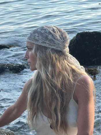 Luisana Lopilato mostró un adelanto de su sesión de fotos al aire libre
