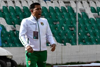 César Farías, al frente de