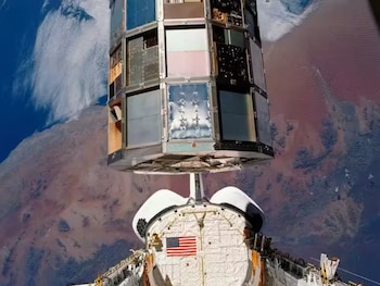 El accidente del Challenger en 1986 retrasó el regreso de la LDEF, la misión prevista para un año terminó cerca de seis años después
(NASA)
