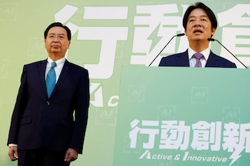 ARCHIVO: El presidente de Taiwán, Lai Ching-te, habla junto al secretario general del Consejo de Seguridad Nacional, Joseph Wu en Taipéi, Taiwán (Reuters)