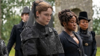 Showrunner de “Bridgerton” explica las