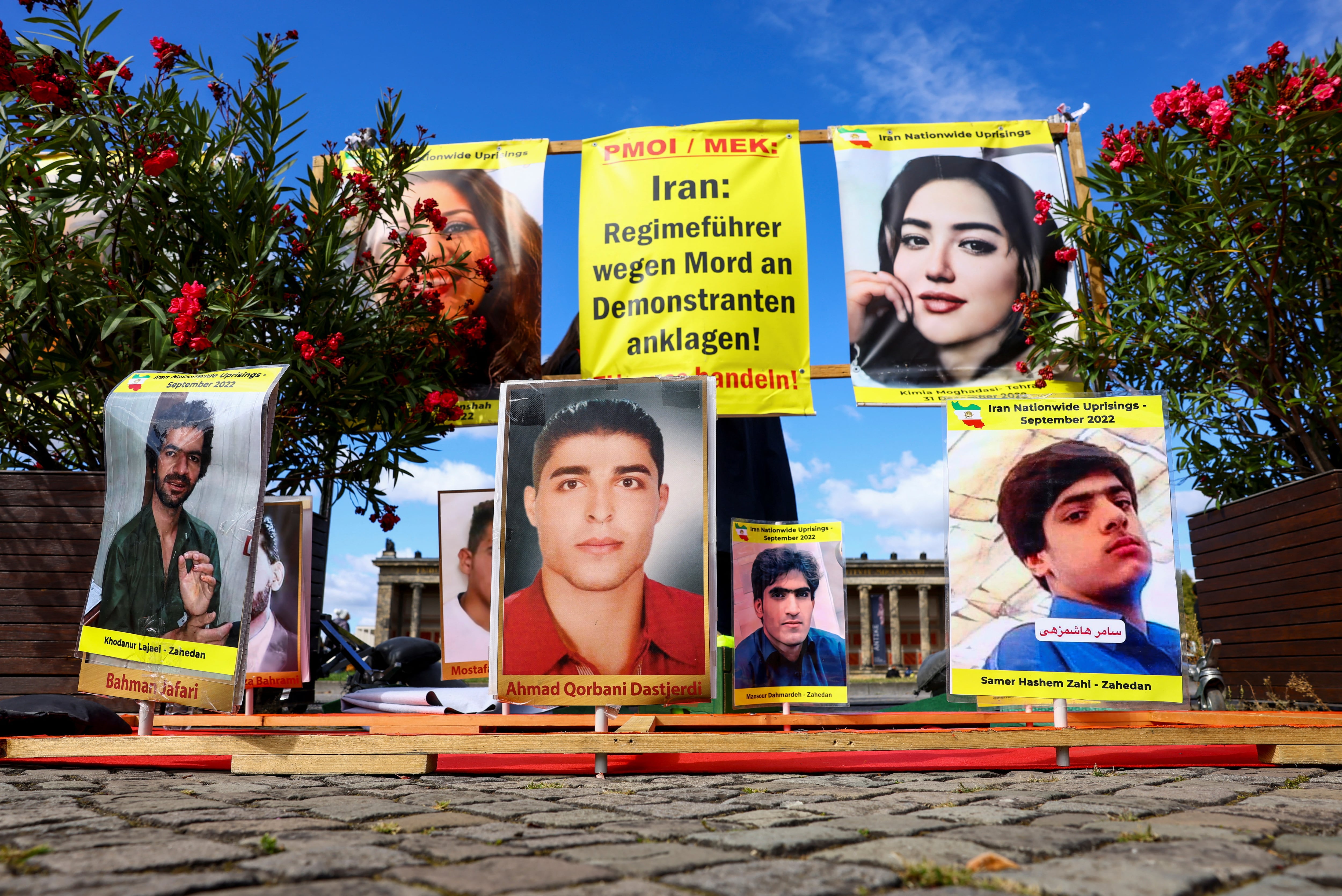 Iraníes en el exilio protestan en Berlín contra la pena de muerte en su país. Solo en 2026, al menos 145 ejecuciones han sido confirmadas en Irán, con más de 400 casos adicionales sin verificar. (REUTERS/Nadja Wohlleben, archivo)