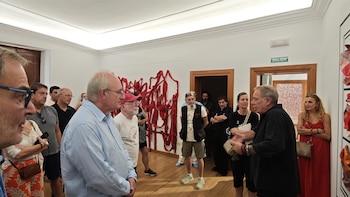 Directores de bienales de arte contemporáneo de Europa y América visitan el Museo Casa Pedrilla de Cáceres