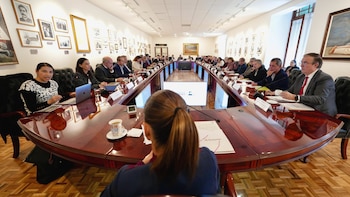 Sheinbaum se reúne con economistas,