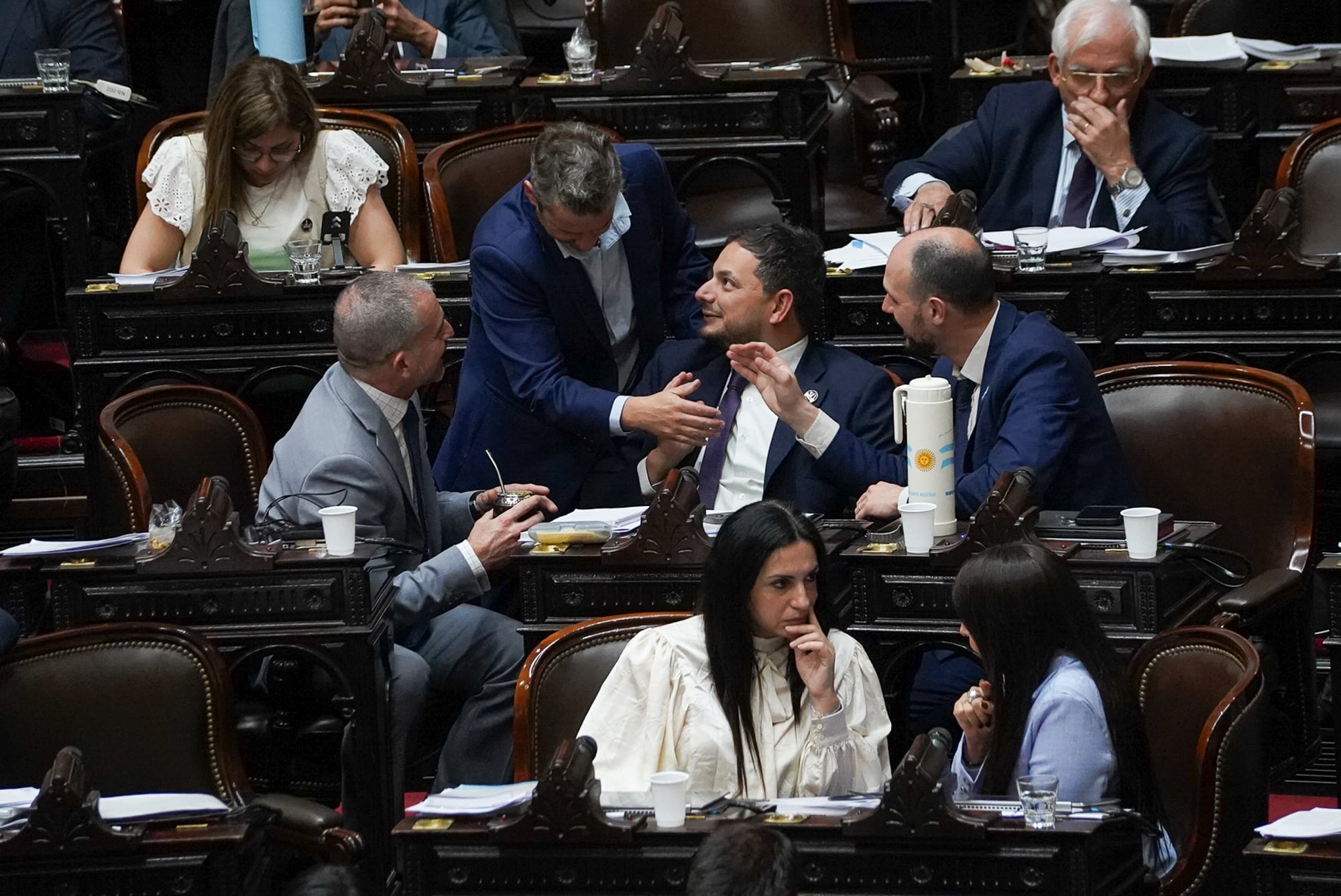 Diputados de La Libertad Avaza en el recinto