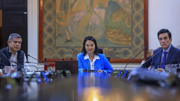 Keiko Fujimori encabeza una sesión del Consejo de Ministros junto a integrantes de su gabinete en el Palacio de Gobierno. (Presidencia Perú)