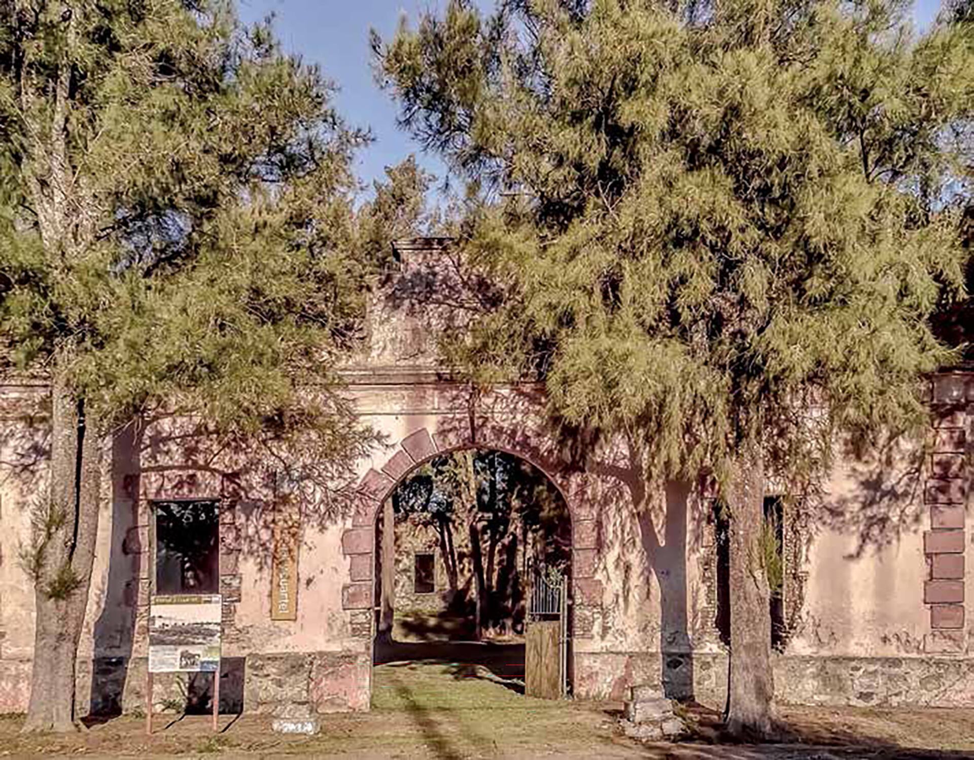 El pasado de la isla Martín García incluye batallas, presidios y la presencia de expresidentes argentinos, además de un valioso patrimonio arquitectónico (Argentina.gob.ar)