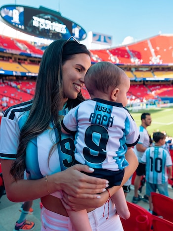 Julián Álvarez y sus familiares durante el Mundial