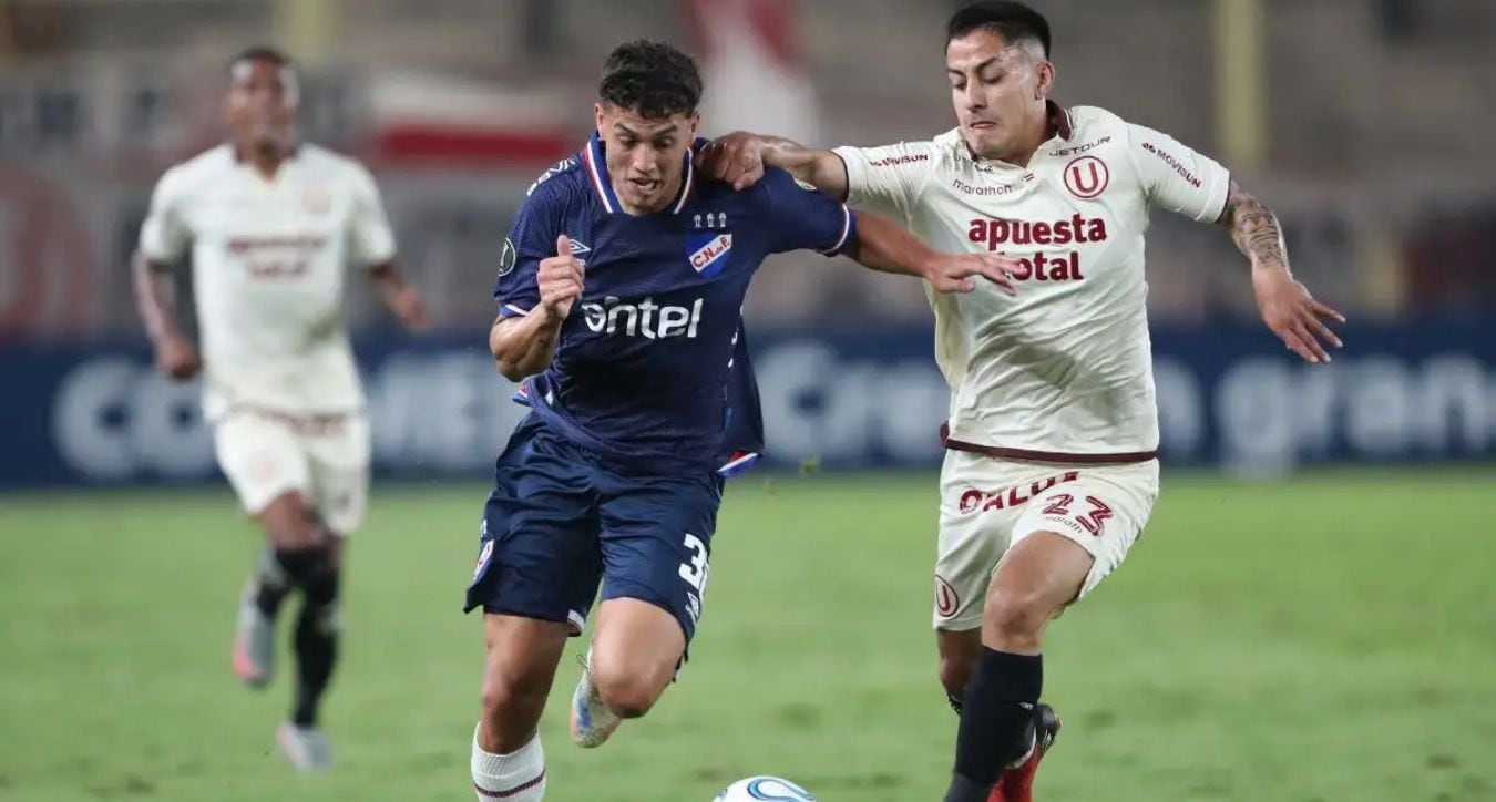 El equipo peruano llega a Montevideo con la presión de sumar puntos claves ante un Nacional urgido de victoria, en el estreno oficial de Héctor Cúper como entrenador de Universitario por la Copa Libertadores 2026 (EFE)